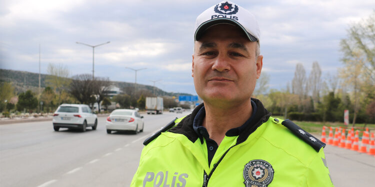 Bayram tatili için yola çıkanlar trafikte yoğunluk oluşturdu