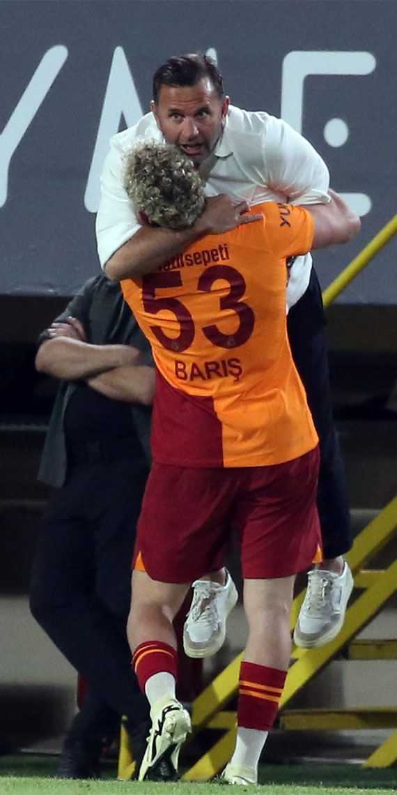 Galatasaray Teknik Direktörü Okan Buruk, "Galatasaray takımı her maçı kazanmak için oynar ve bu kazanmak için oynamayı da sahada daha net bir şekilde ilk yarıda göstermemiz gerekirdi" dedi.