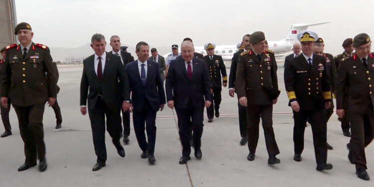Yaşar Güler Türk Silahlı Kuvvetleri komuta kademesi ile birlikte KKTC'ye gitti