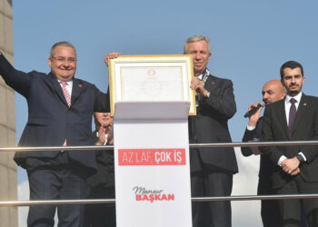 Altınok dönemi bitti; Mesut Özarslan mazbatasını aldı