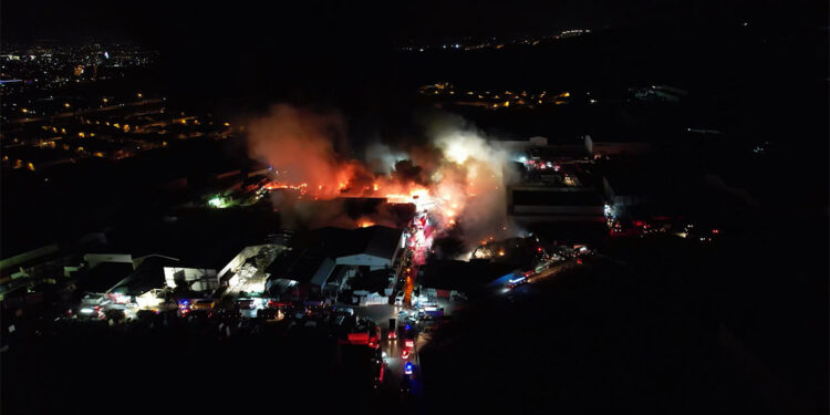 Ankara'da Hurdacılar Sitesi'ndeki yangın kontrol altına alındı