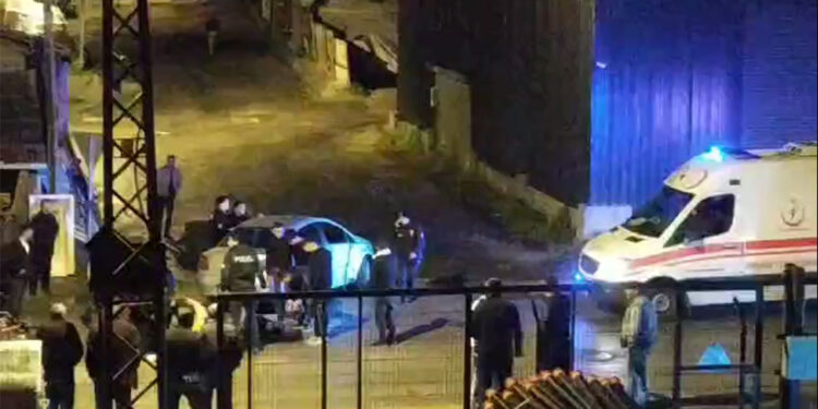 Otomobil ile motosikletin çarpıştığı kazada 3 kişi yaralandı