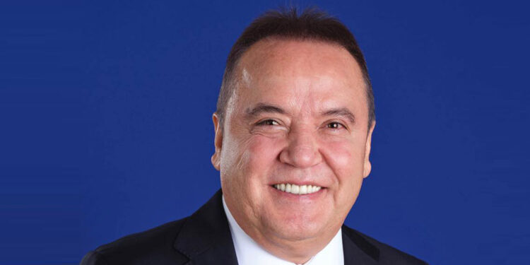 Antalya'da yeniden Muhiddin Böcek seçildi