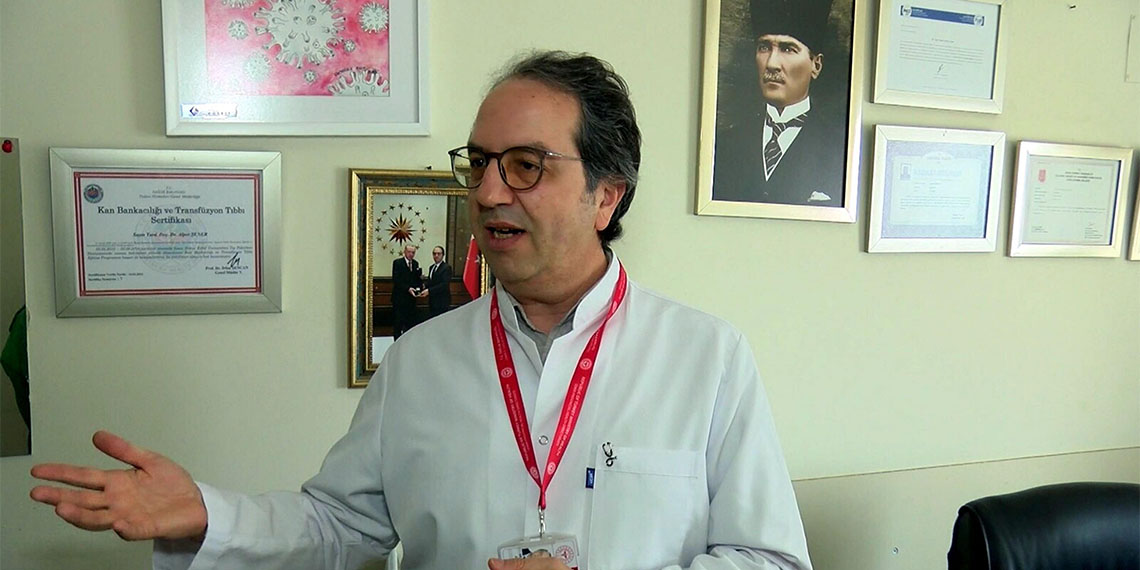 İzmir Katip Çelebi Üniversitesi Atatürk Eğitim ve Araştırma Hastanesi Enfeksiyon Hastalıkları Anabilim Dalı'nda görevli Prof. Dr. Alper Şener, Aşı karşıtlığının toplum sağlığı açısından tehlikeli olduğunu söyledi.