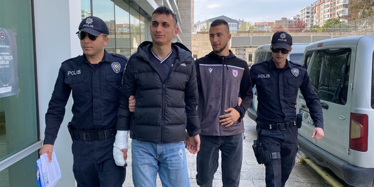 Asker eğlencesinde tartıştılar, sokak ortasında bıçakladılar