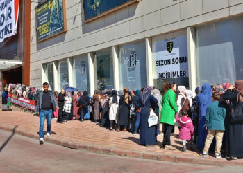 200 liralık hediye çeki izdihamı