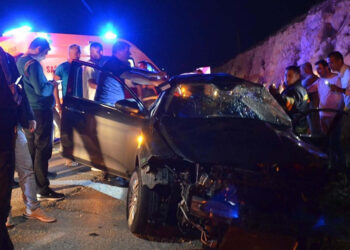Didim'de yolcu otobüsü otomobile çarptı; 4 ölü