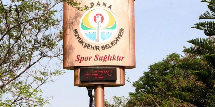 Adana erken ısındı; termometreler 42 dereceyi gördü