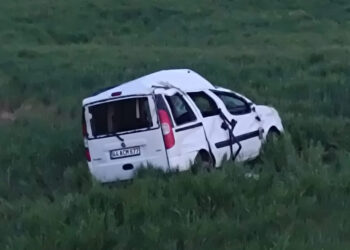 Adıyaman'da hafif ticari araç şarampole devrildi: 1 ölü, 8 yaralı