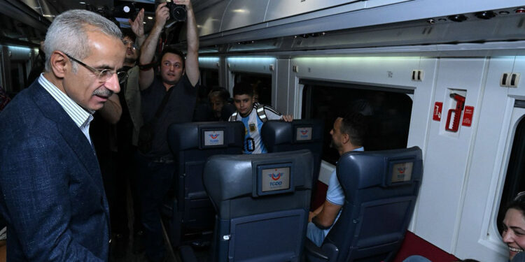 Aktarmasız İstanbul-Sivas YHT seferleri başlatılacak