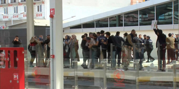 Almanya Cumhurbaşkanı Steinmeier'a Filistin protestosu, gözaltılar var