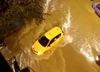 Ankara'da yağmur sonrası yollar göle döndü