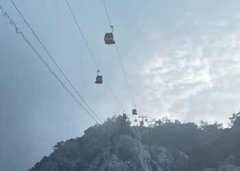 Antalya'da teleferik kabini düştü; yaralılar var