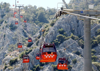 Antalya'daki kaza sonrası teleferik girişi kapatıldı