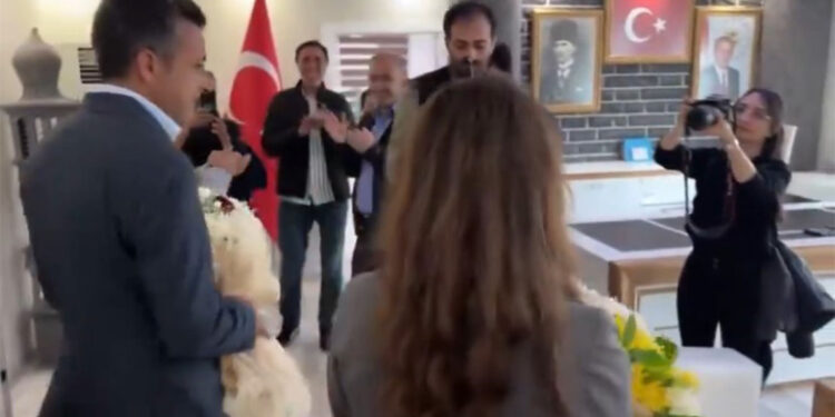 Atatürk ve Erdoğan'ın fotoğraflarına hakarete tutuklama