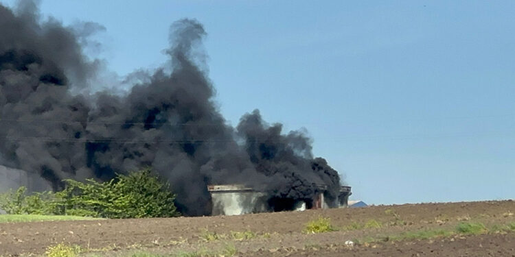 Ayakkabı fabrikasında çıkan yangın, söndürüldü
