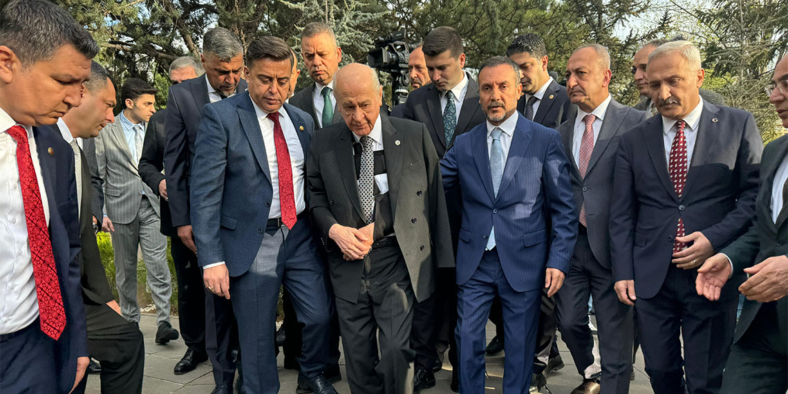 MHP Genel Başkanı Devlet Bahçeli, "Sayın Meral Akşener'in ayrışma kararından vazgeçmesini partinin başında devam etmesini düşünmekteyim" dedi.