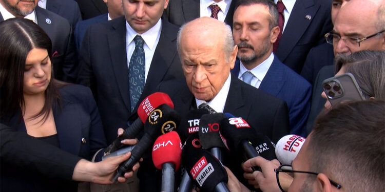 Meral Akşener'in ayrışma kararından vazgeçmesini düşünmekteyim