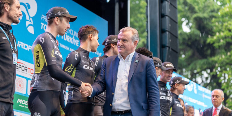 Yağmur da yağsa, kar da yağsa biz buradayız