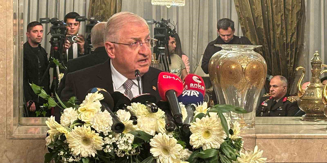 Milli Savunma Bakanı Yaşar Güler, Pakistan'ın bölgesinde ve dünyada stratejik önemi yüksek bir ülke olduğunu belirterek, "Özellikle son yıllarda her alanda gelişip güçlenen Pakistan bölgesinde ve dünyada barış, istikrar ve güvenin inşasında bölgesinde ve dünyada önemli bir rol üstleniyor" dedi.