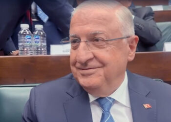 Adam döner kesiyor, döner işi bittikten sonra soracağız