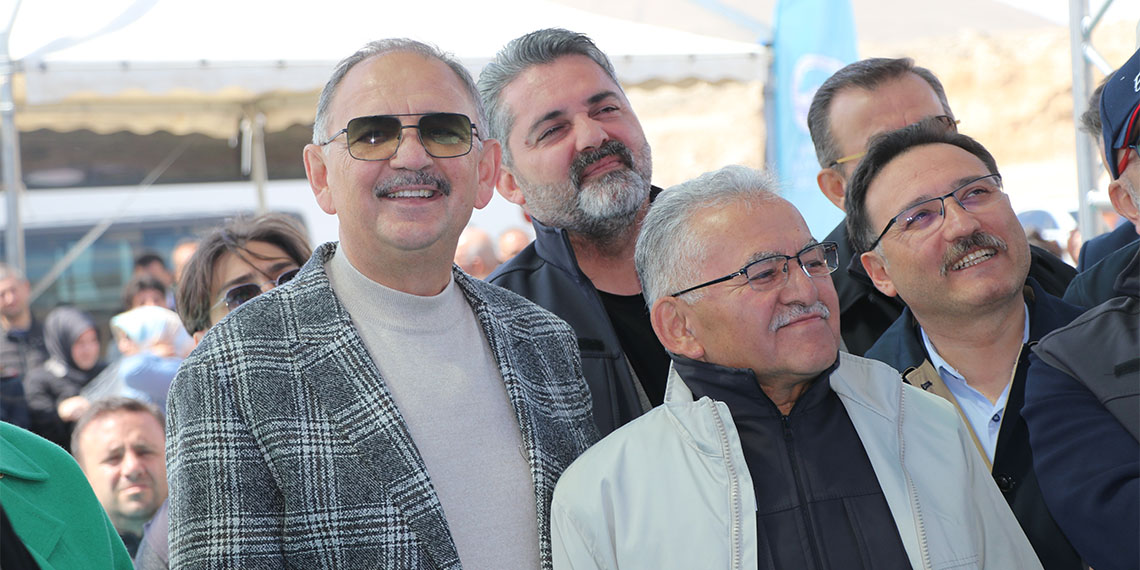 Çevre, Şehircilik ve İklim Değişikliği Bakanı Mehmet Özhaseki, "Her tarafı yemyeşil, zümrüt gibi olan Anadolu coğrafyasını adeta talan ettik. Ağaçlarımızı yok ettik, ormanlarımızı da kel hale getirdik. Şimdi yeniden bir seferberlik başlatıyoruz" dedi.