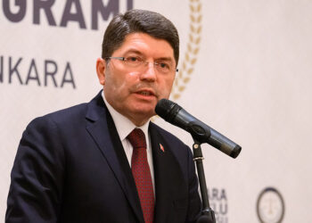 DEM Parti terörle arasına mesafe koyamazsa kapatma davası kaçınılmaz olur