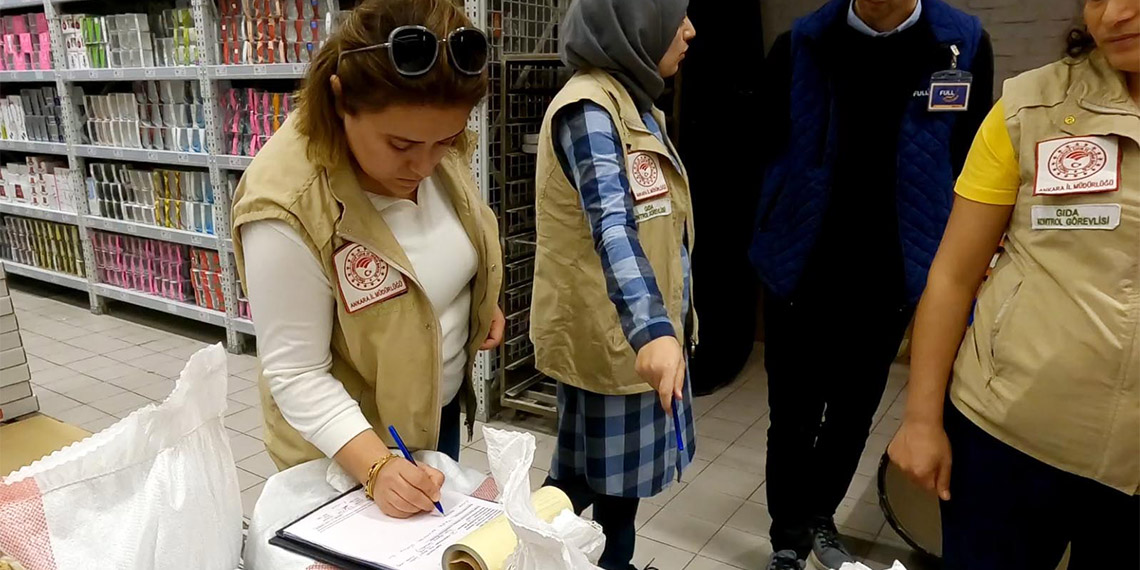 Tarım ve Orman Bakanı İbrahim Yumaklı, ramazan ayında 104 bin gıda denetimi yaptık, tespit edilen 1022 ürün için 45 milyon lira idari para cezası uygulandığını açıkladı.