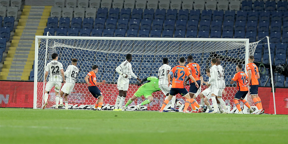 Başakşehir Teknik Direktörü Çağdaş Atan, "Bu maçı hedeflerimiz doğrultusunda kazanmamız gerekiyordu. Geldiğimiz nokta ile şimdiki noktayı taçlandırmak için bugün kazanabilirdik. Şimdi 7 final maçı var. Ligin ilk 5'ine konumlanıp Avrupa'da mücadele etmek istiyoruz. Oyunu domine eden tarzına Başakşehir yavaş yavaş yaklaşıyor" dedi.