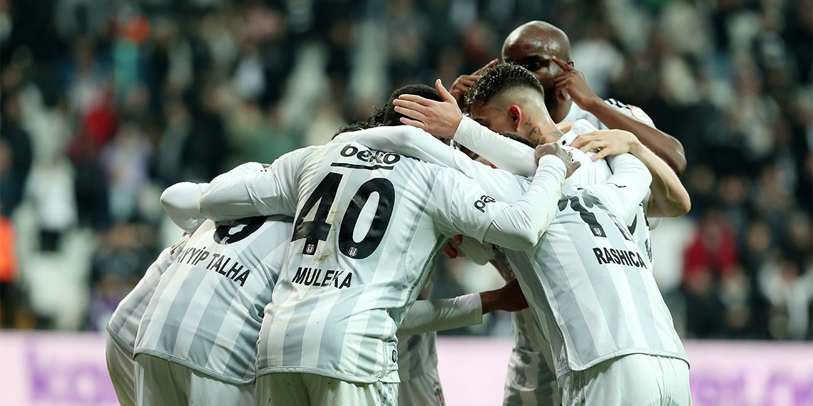 Beşiktaş Fenerbahçe'yi yenip bu sezon ilk kez bir derbi maçı kazanmayı ve taraftarının gönlünü bir nebze almayı hedefliyor.