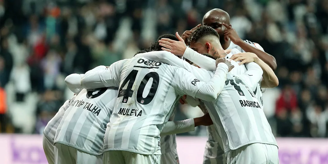 Beşiktaş fenerbahçe'yi yenip bu sezon ilk kez bir derbi maçı kazanmayı ve taraftarının gönlünü bir nebze almayı hedefliyor.