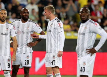 Beşiktaş Fenerbahçe yenilgisiyle 5'inci sıraya geriledi