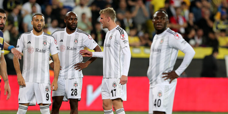 Beşiktaş Fenerbahçe yenilgisiyle 5'inci sıraya geriledi