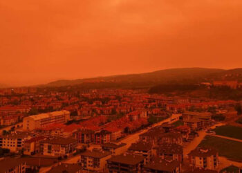 Bolu'da toz taşınımı; gökyüzü kırmızıya büründü