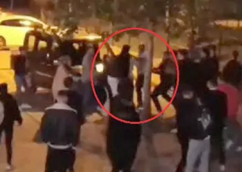 Bursa'da iki aile arasında çıkan tekmeli kavga kamerada