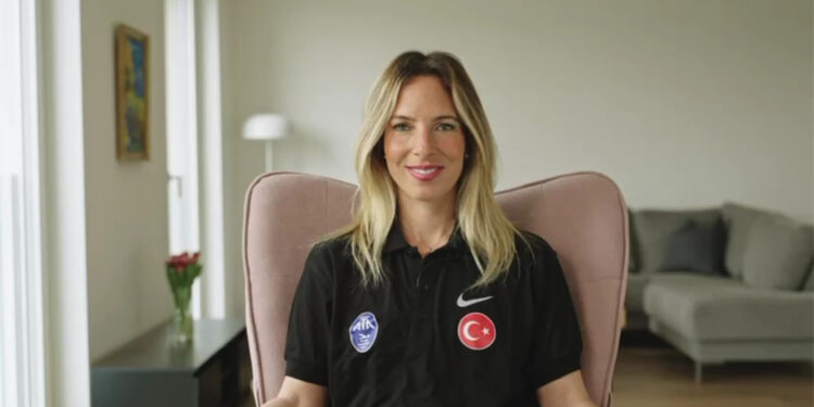 Buzlar Kraliçesi Deniz Kayadelen buzlu gölde yüzecek