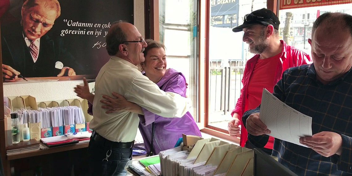 Babasının 41 yıl yaptığı muhtarlığı 25 yıldır sürdürüyor