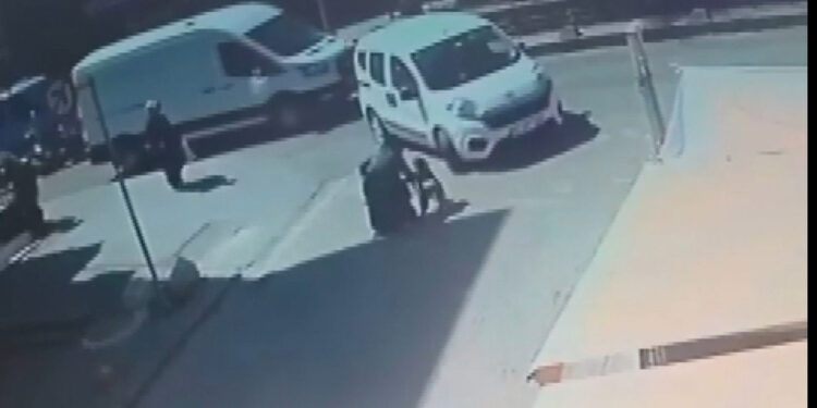 Bahçelievler'de hafif ticari aracın çarptığı çocuk öldü