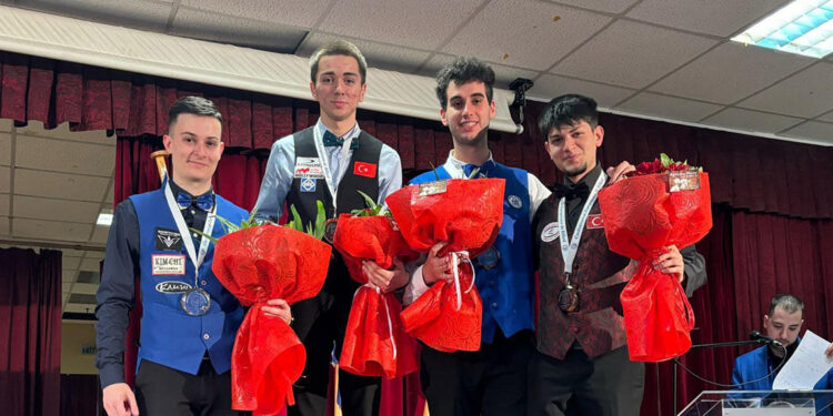 Bakan Bak’tan milli bilardoculara tebrik mesajı