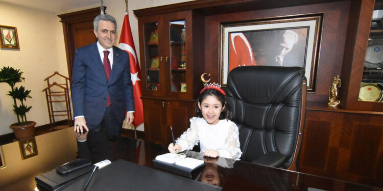 Başsavcı koltuğunu anaokulu öğrencilerine devretti