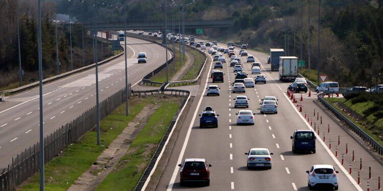 Bayram tatili öncesi Bolu geçişinde akıcı yoğunluk