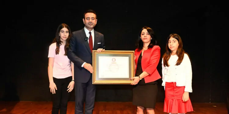 Beşiktaş belediye başkanı rıza akpolat mazbatasını aldı