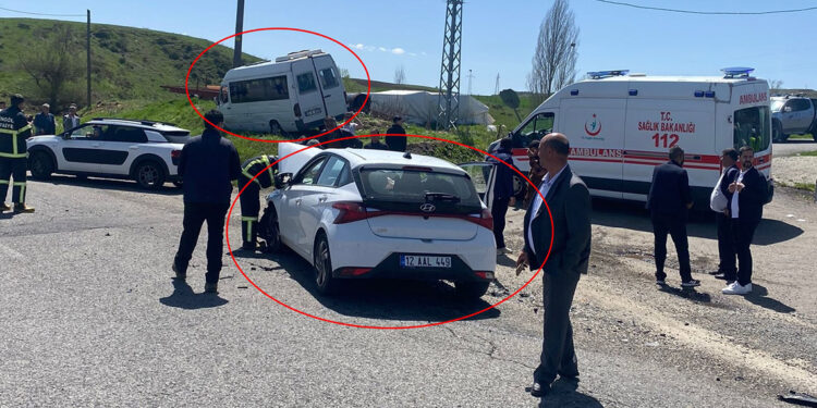 Bingöl'de minibüs ile otomobil çarpıştı: 7 yaralı
