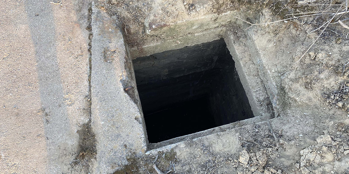 Birlikte yaşadığı kadını öldürüp su kuyusuna attı