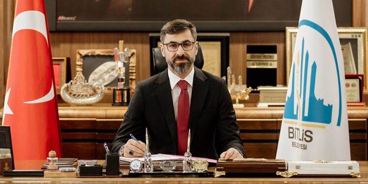 Bitlis'te yeniden başkan seçilen Nesrullah Tanğlay, itiraz etti