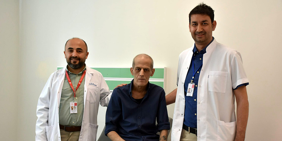 Böbrek ağrısıyla gitti, karnından 8 kiloluk tümör çıkarıldı