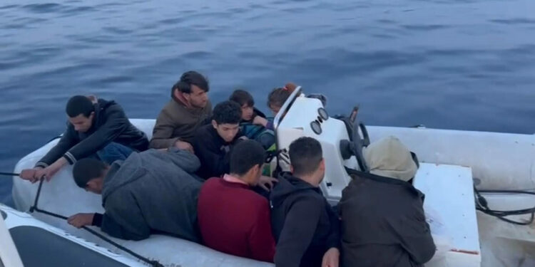 Bodrum'da 20 kaçak göçmen kurtarıldı