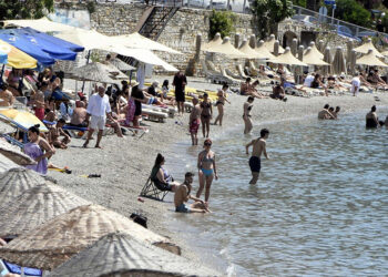 Bodrum'da bayramın 2'nci gününde sahiller doldu