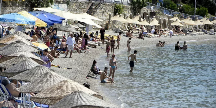 Bodrum'da bayramın 2'nci gününde sahiller doldu