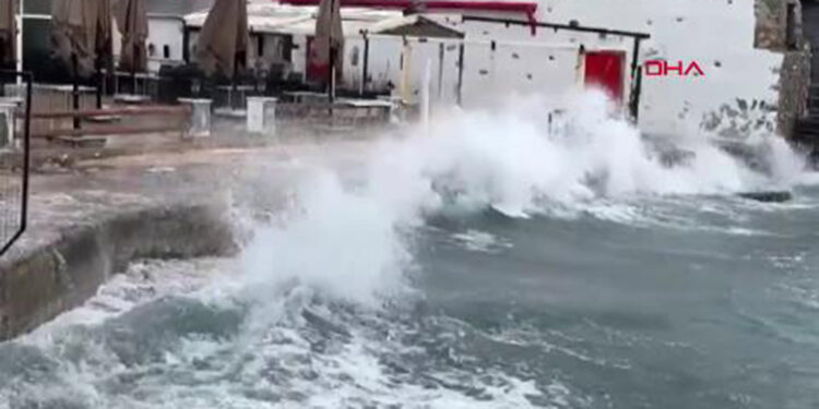 Bodrum'da feribotlara 'fırtına' engeli